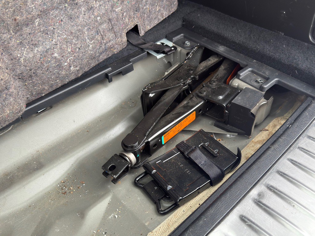 2012 INFINITI QX56 Image 30