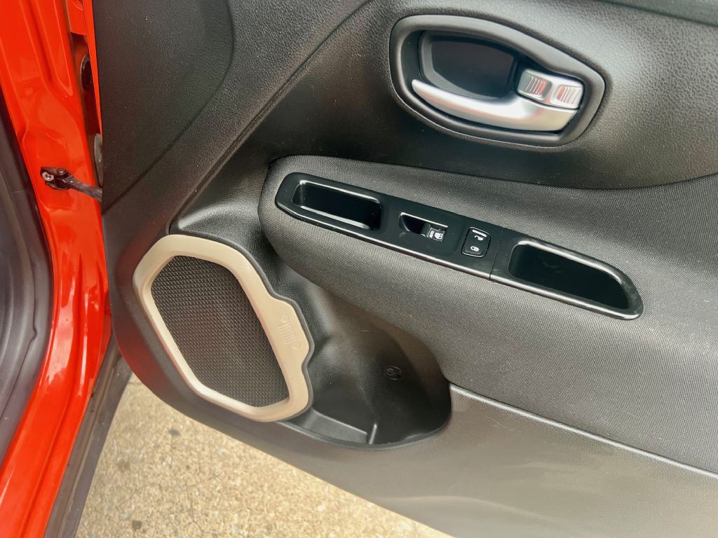 2015 Jeep Renegade Image 14