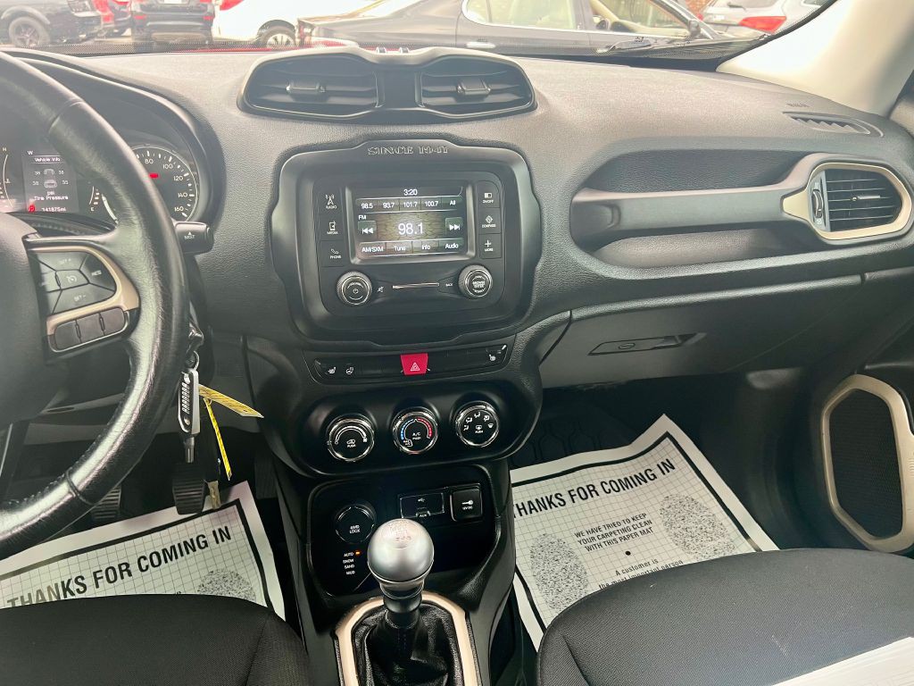 2015 Jeep Renegade Image 18