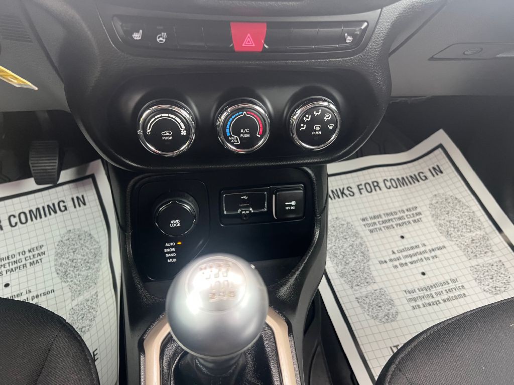 2015 Jeep Renegade Image 22