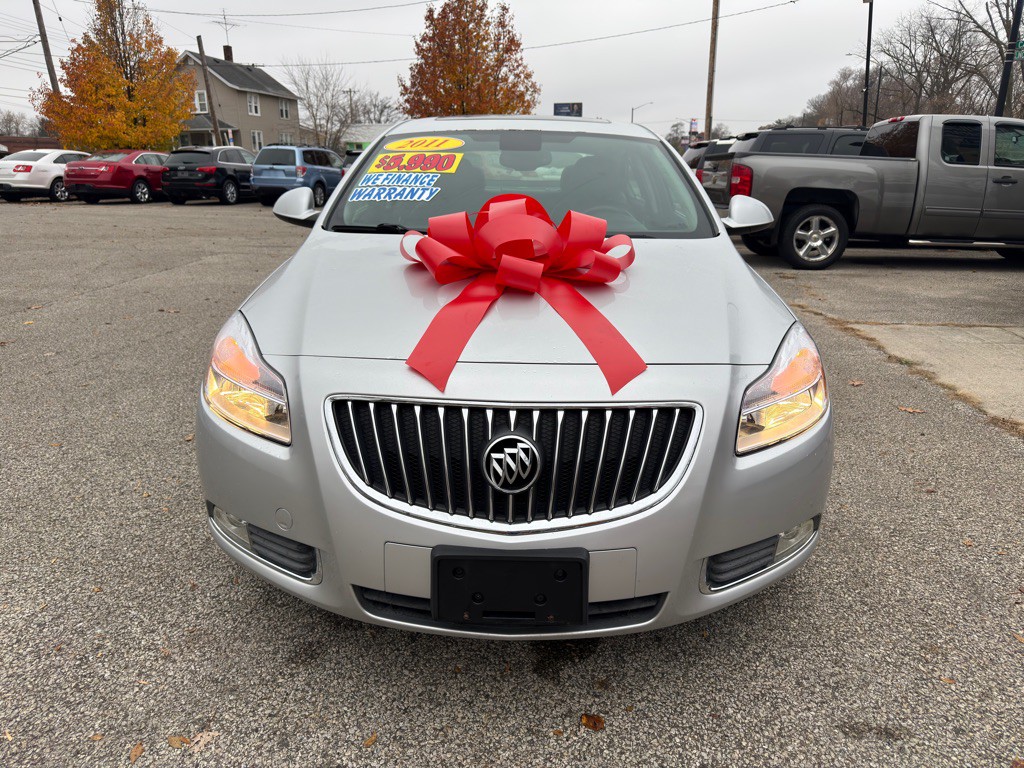 2011 Buick Regal Image 2