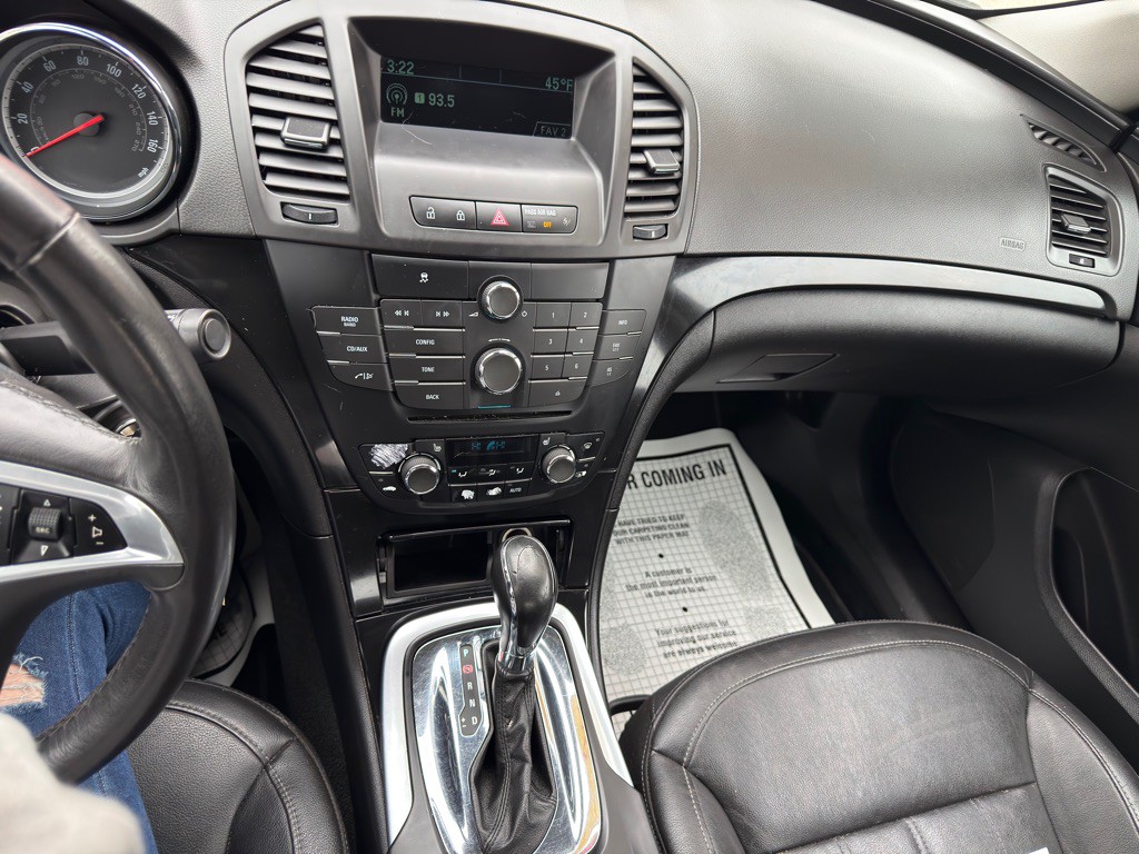 2011 Buick Regal Image 15