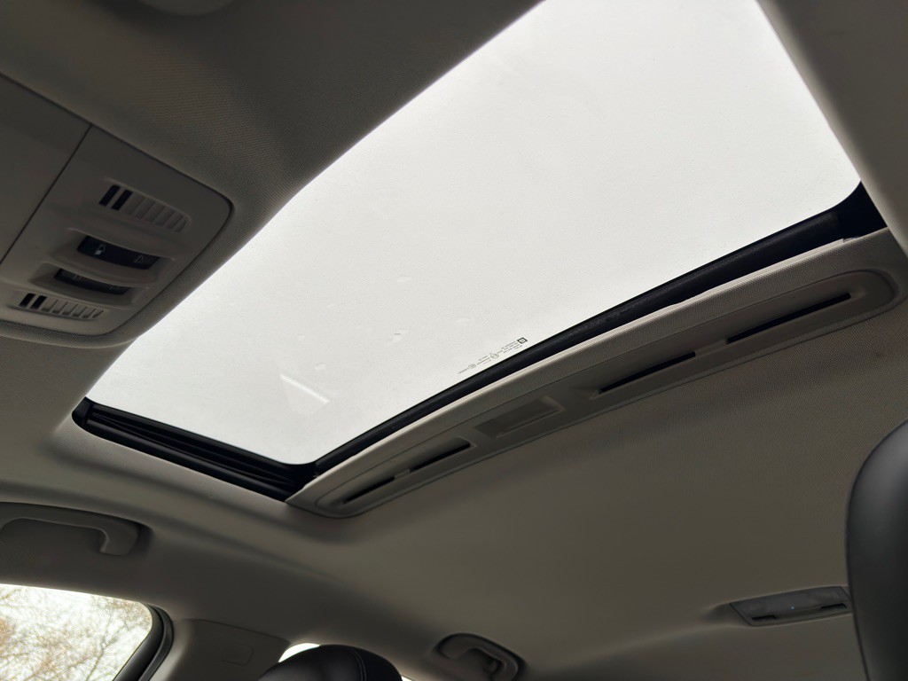 2011 Buick Regal Image 16