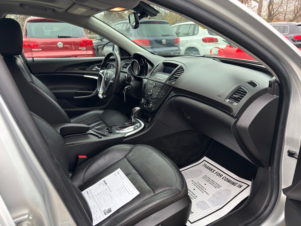 2011 Buick Regal Image 18