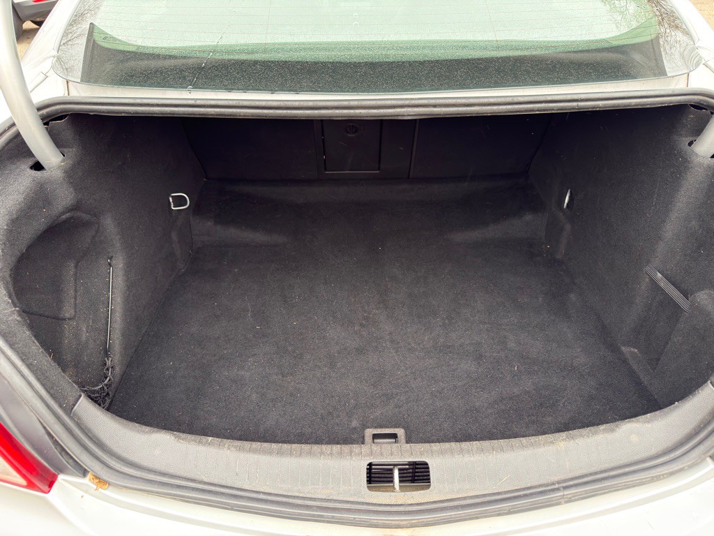 2011 Buick Regal Image 21