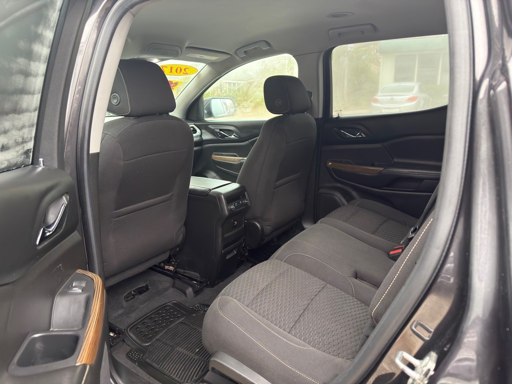 2017 GMC Acadia Image 9