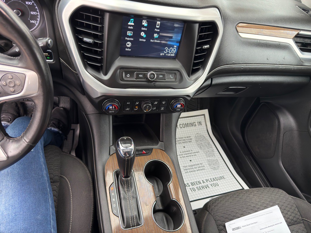 2017 GMC Acadia Image 17