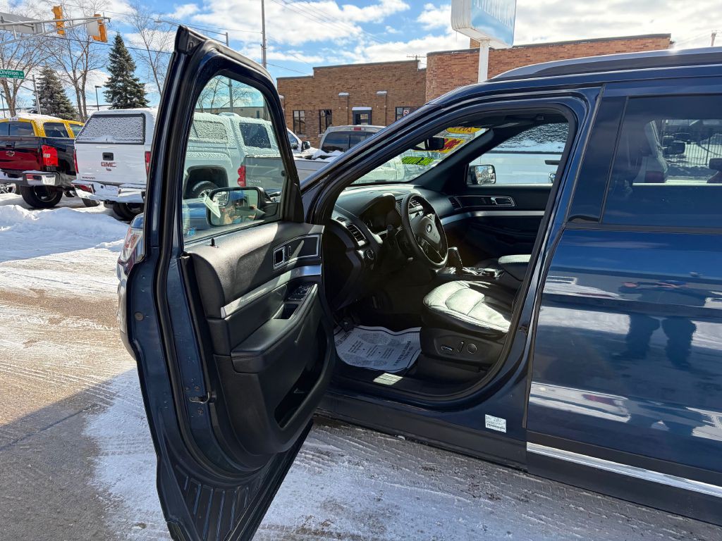 2017 Ford Explorer Image 9