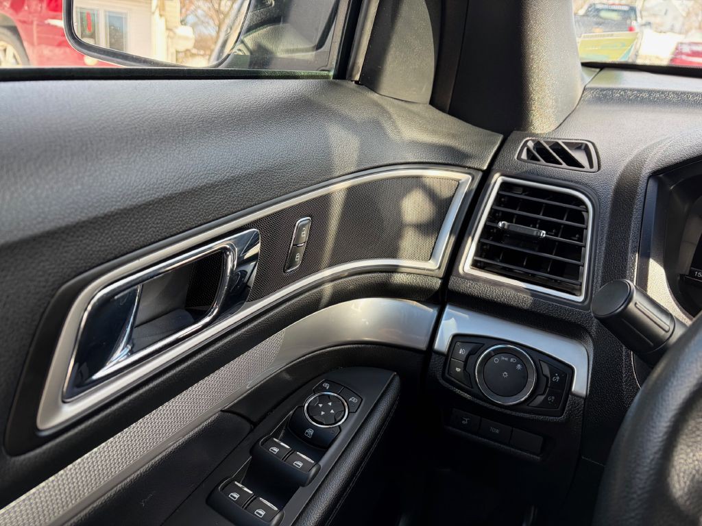 2017 Ford Explorer Image 22