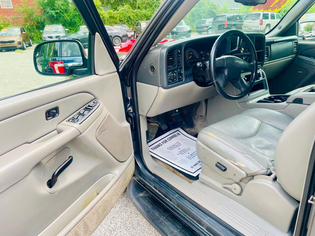 2004 GMC Yukon Image 9