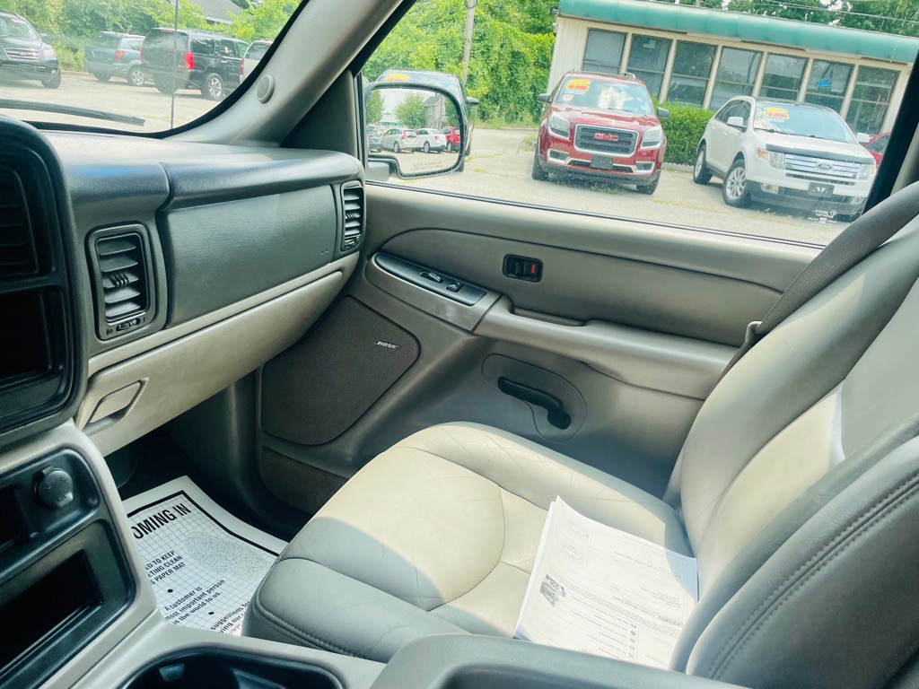 2004 GMC Yukon Image 10