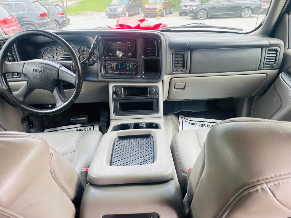 2004 GMC Yukon Image 11