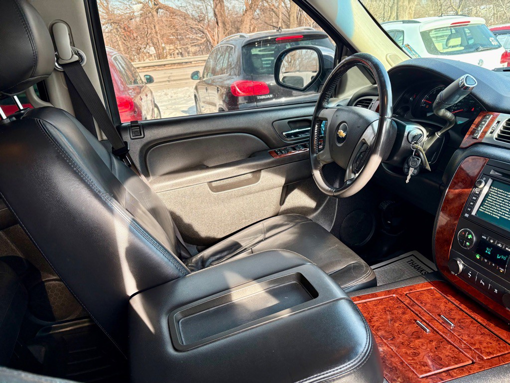 2010 Chevrolet Tahoe Image 12