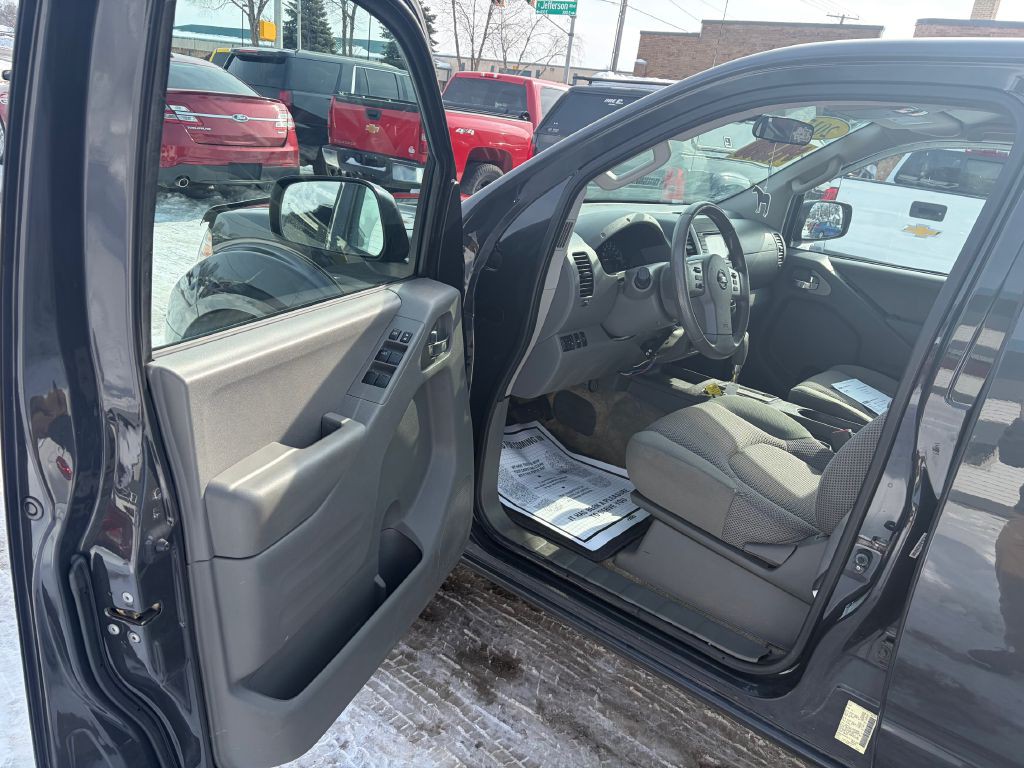 2015 Nissan Frontier Image 8