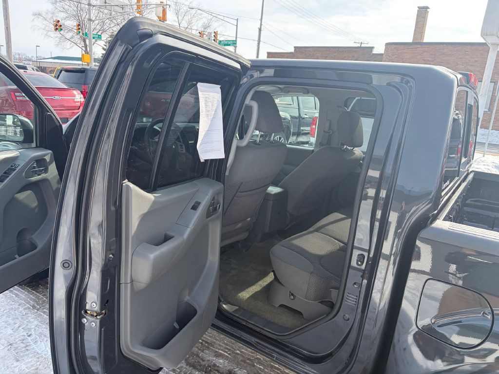 2015 Nissan Frontier Image 9