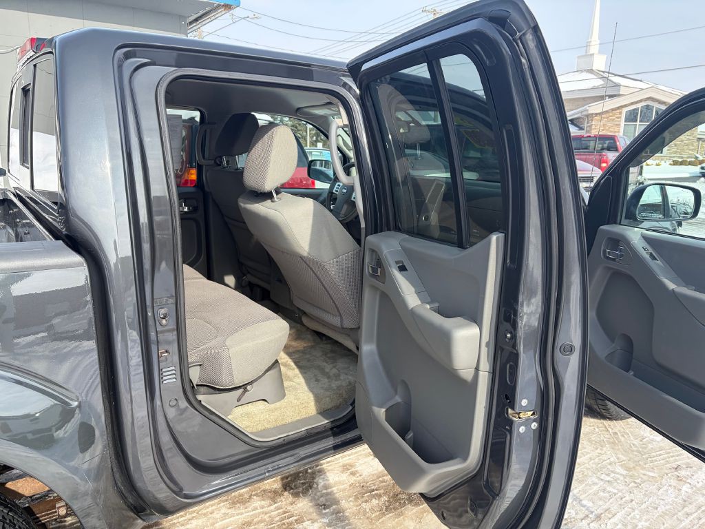 2015 Nissan Frontier Image 11