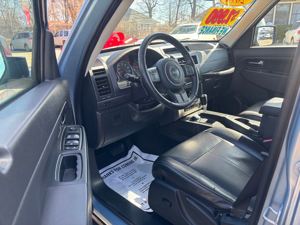 2012 Jeep Liberty Image 8