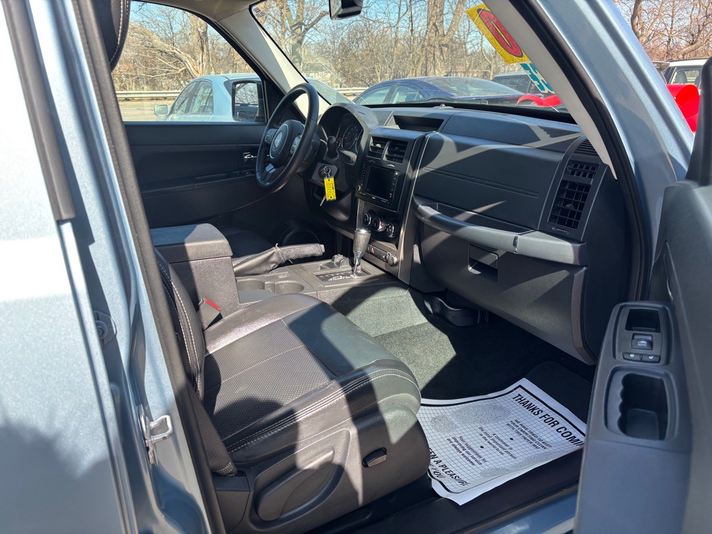 2012 Jeep Liberty Image 11