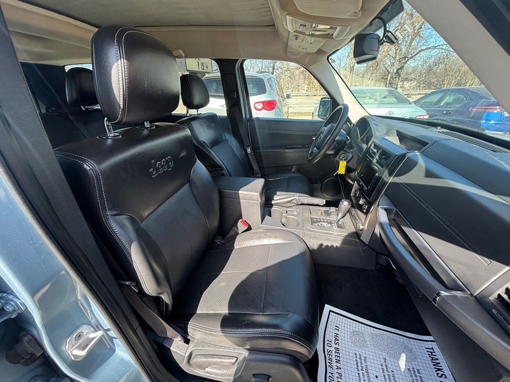 2012 Jeep Liberty Image 12