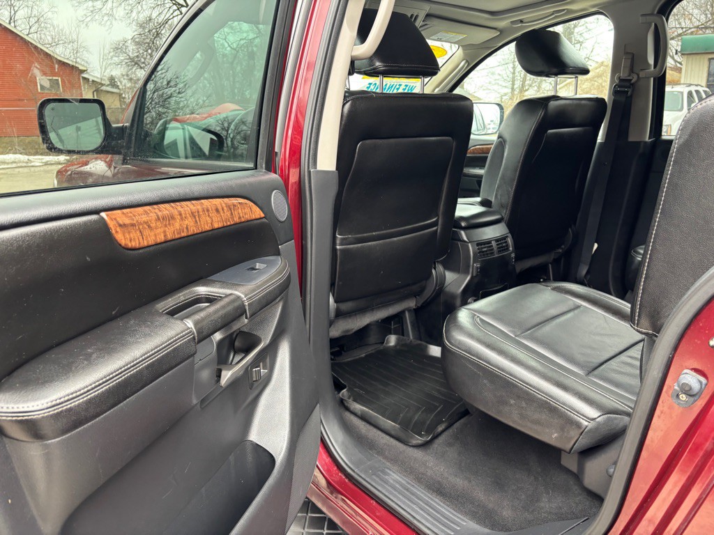 2012 Nissan Armada Image 16