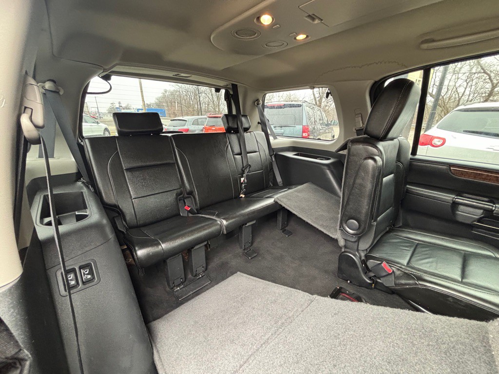 2012 Nissan Armada Image 17