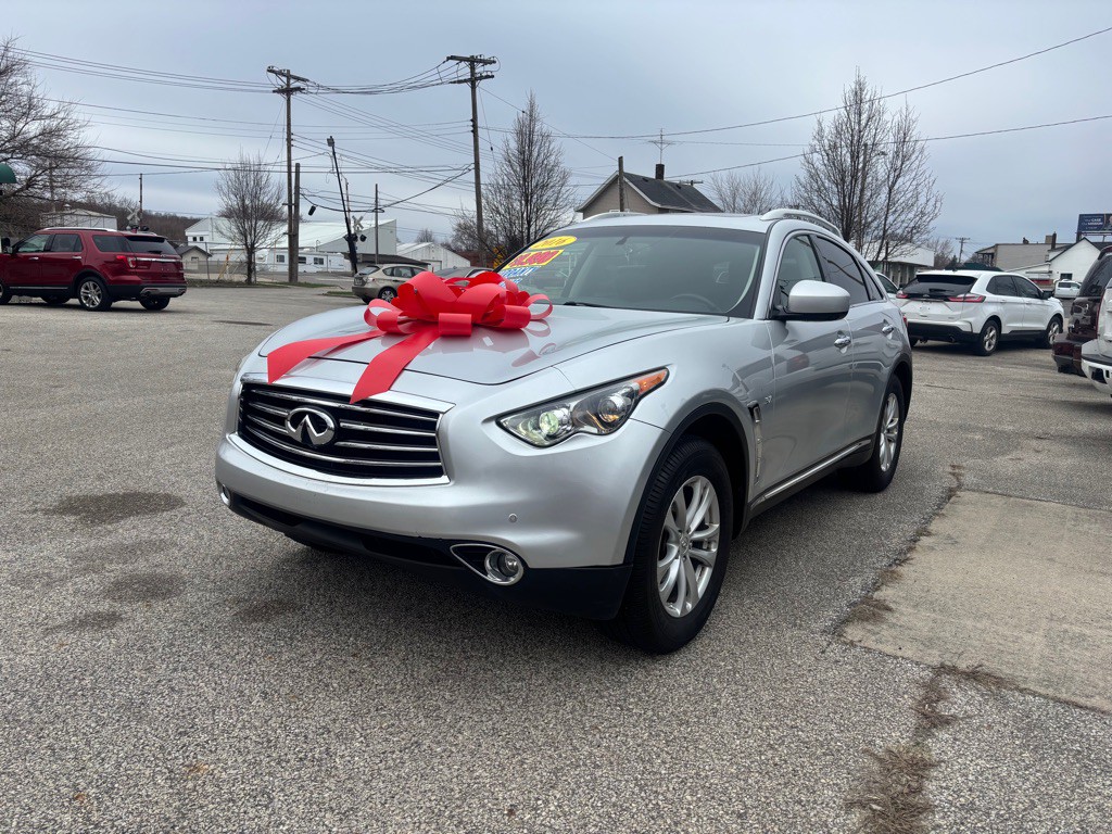 2016 INFINITI QX70 Image 2