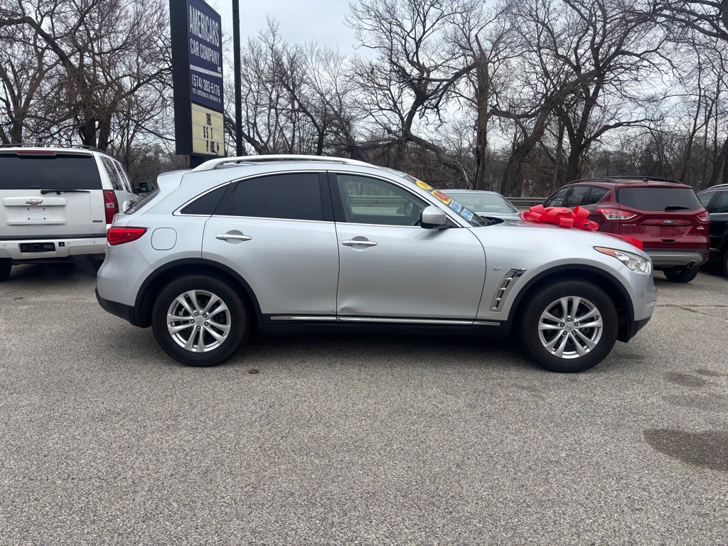2016 INFINITI QX70 Image 5
