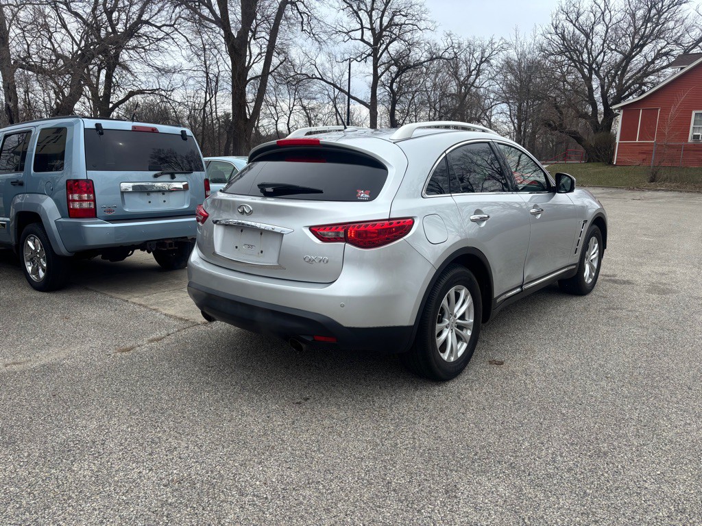2016 INFINITI QX70 Image 6