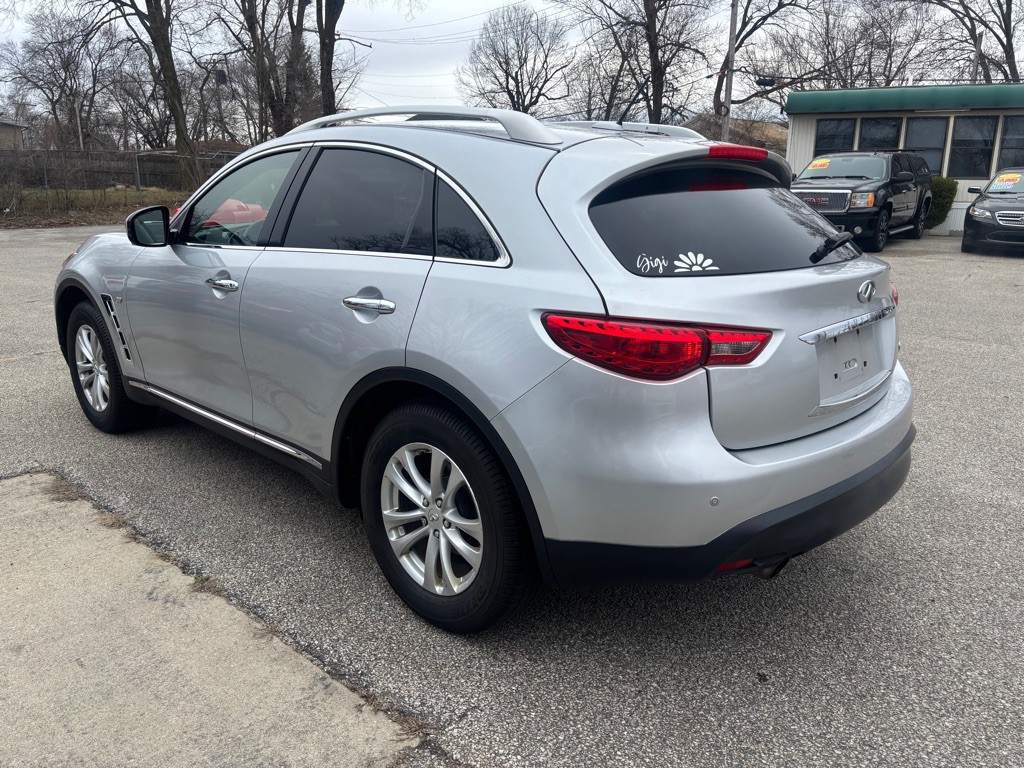 2016 INFINITI QX70 Image 8