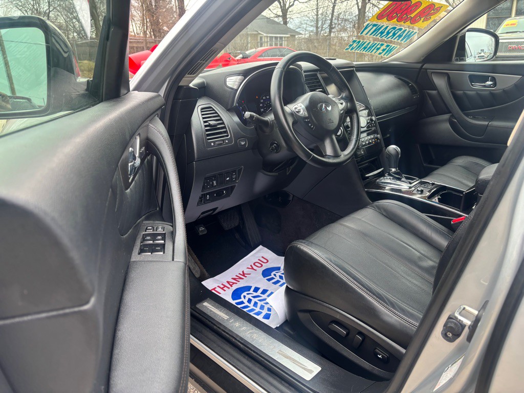 2016 INFINITI QX70 Image 9