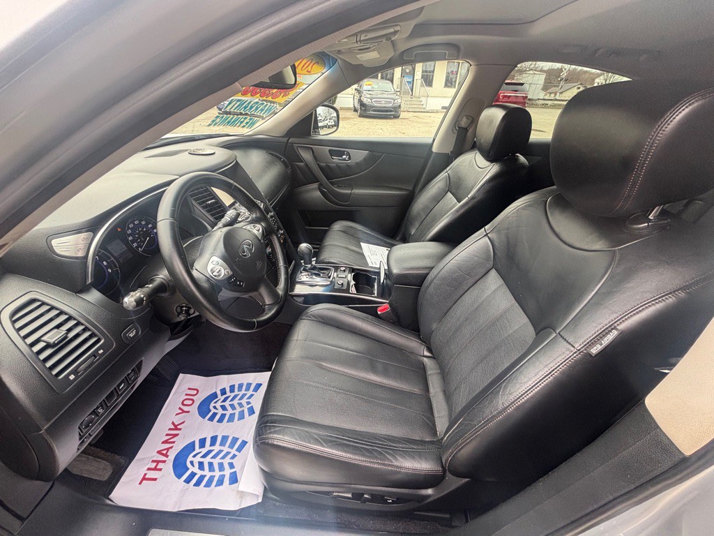 2016 INFINITI QX70 Image 10