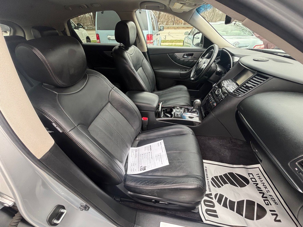 2016 INFINITI QX70 Image 13