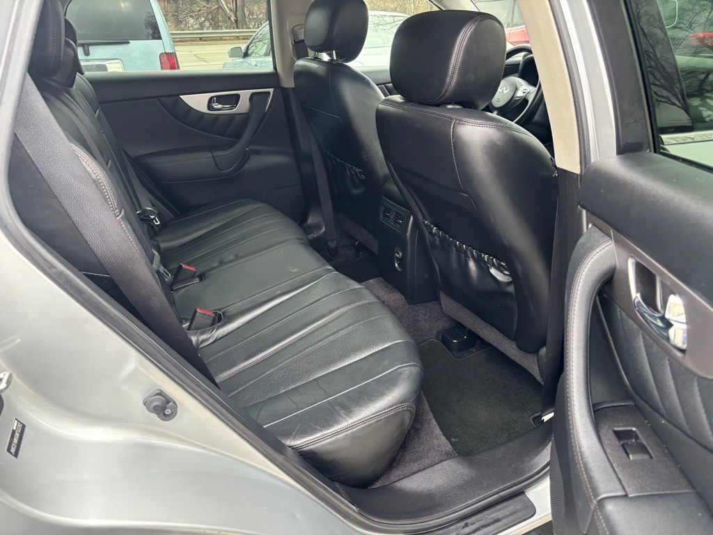 2016 INFINITI QX70 Image 16