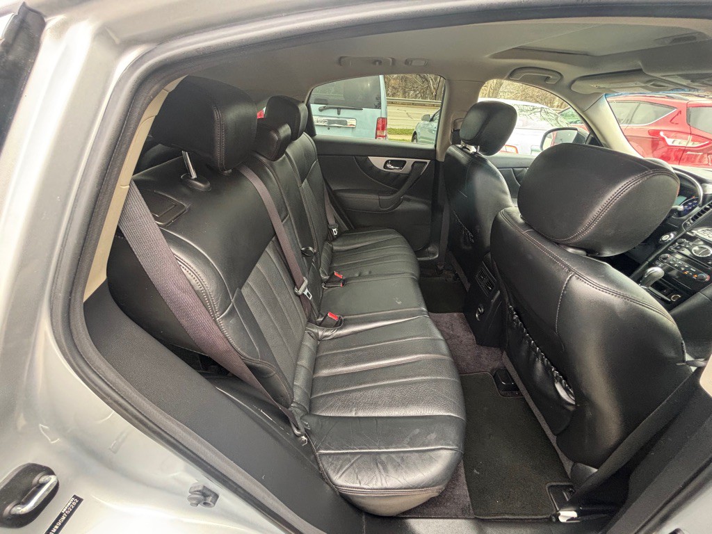 2016 INFINITI QX70 Image 17