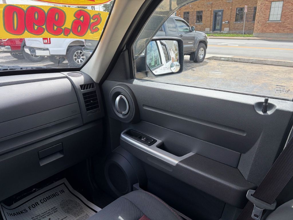 2011 Dodge Nitro Image 13