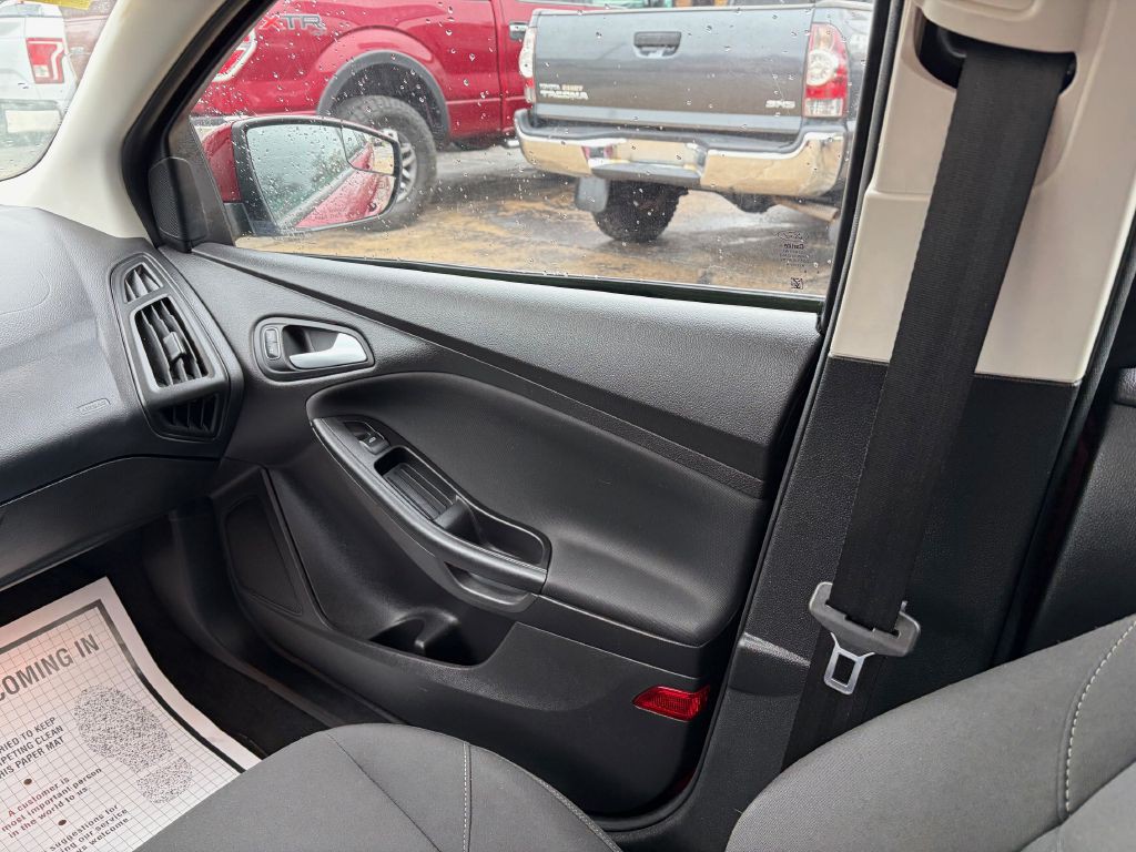 2015 Ford Focus Image 13