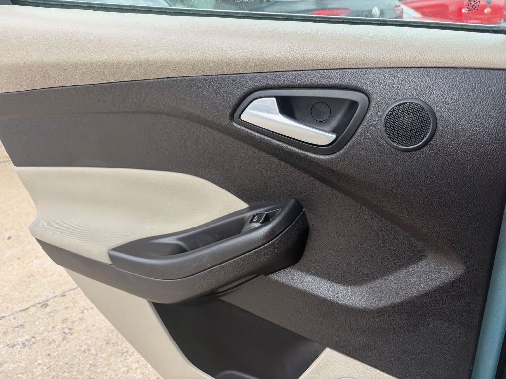 2012 Ford Focus Image 18