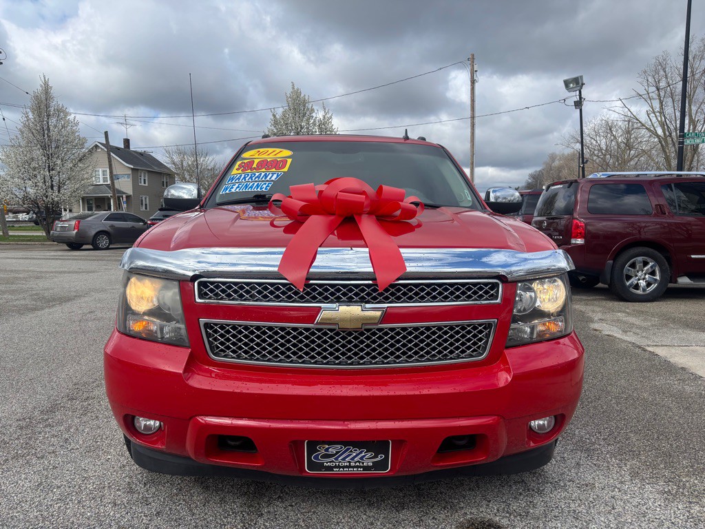 2011 Chevrolet Avalanche Image 2