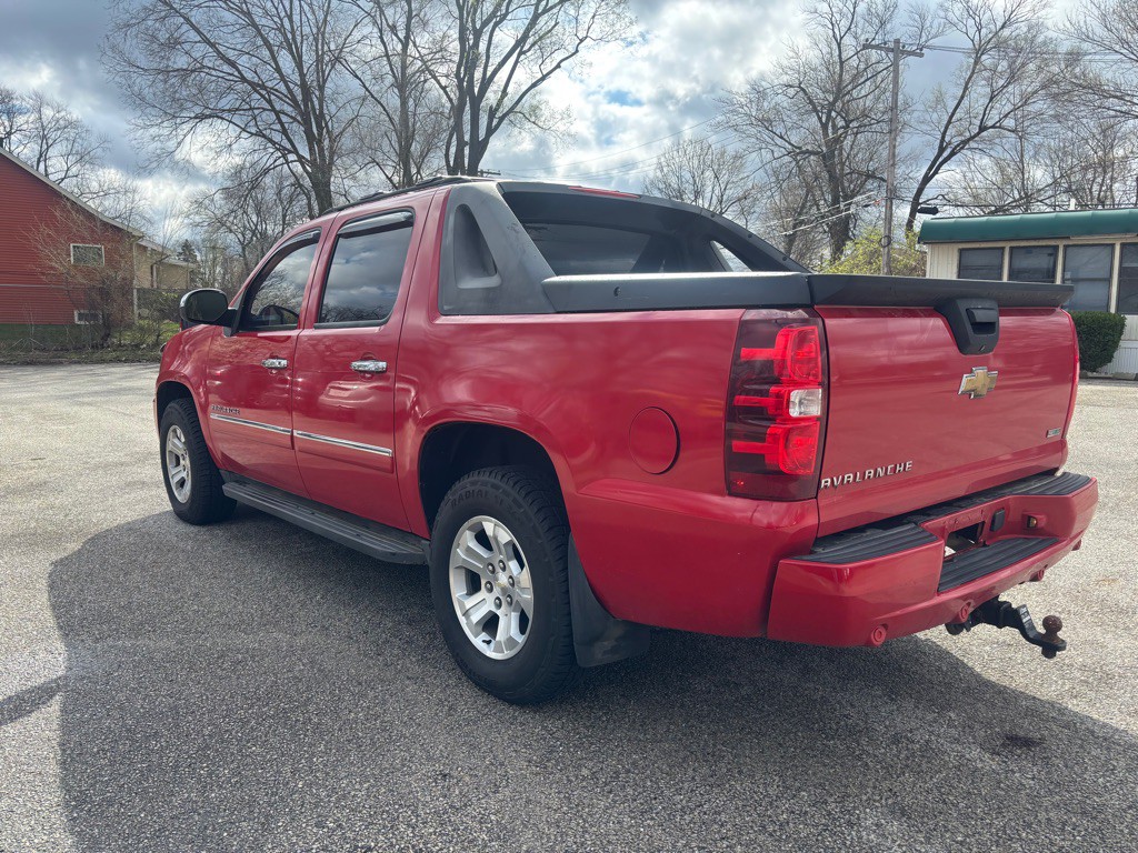 2011 Chevrolet Avalanche Image 7