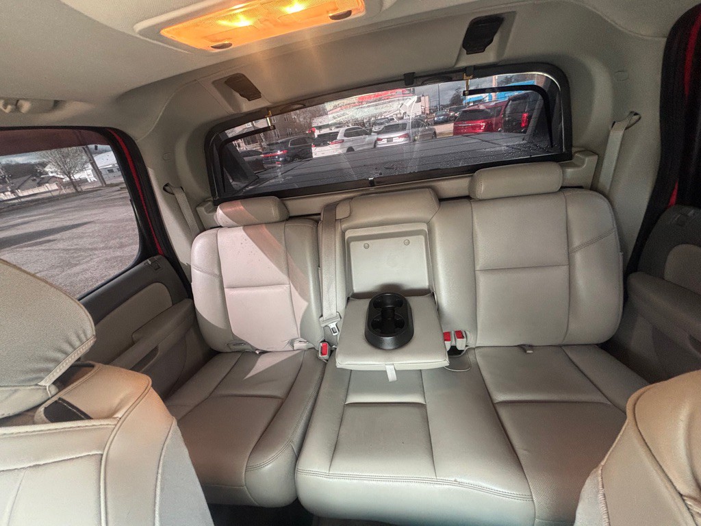 2011 Chevrolet Avalanche Image 10