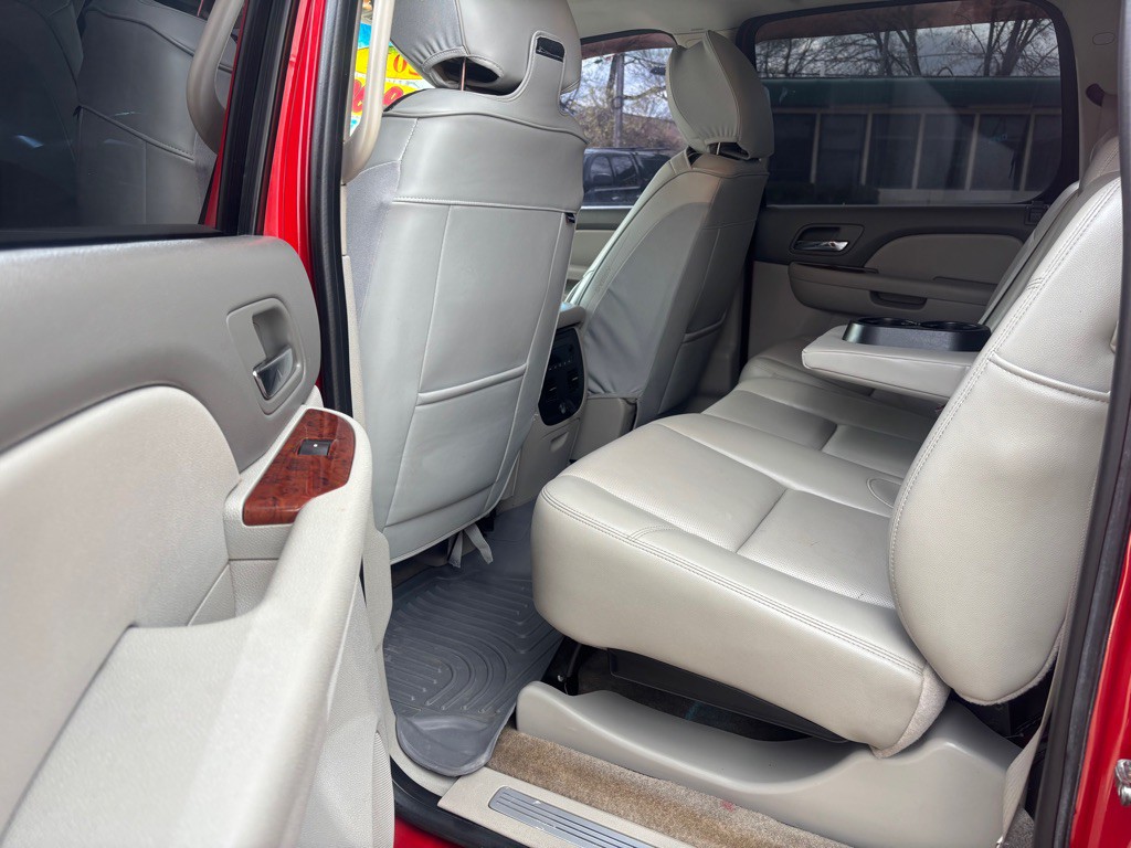 2011 Chevrolet Avalanche Image 11