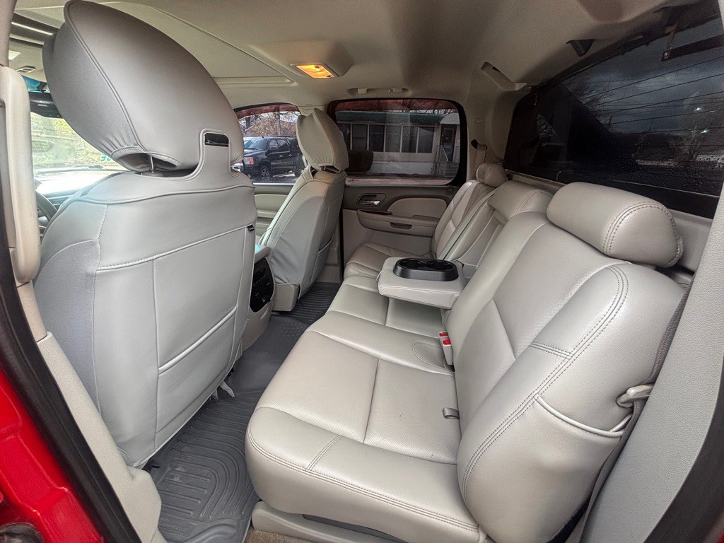 2011 Chevrolet Avalanche Image 12