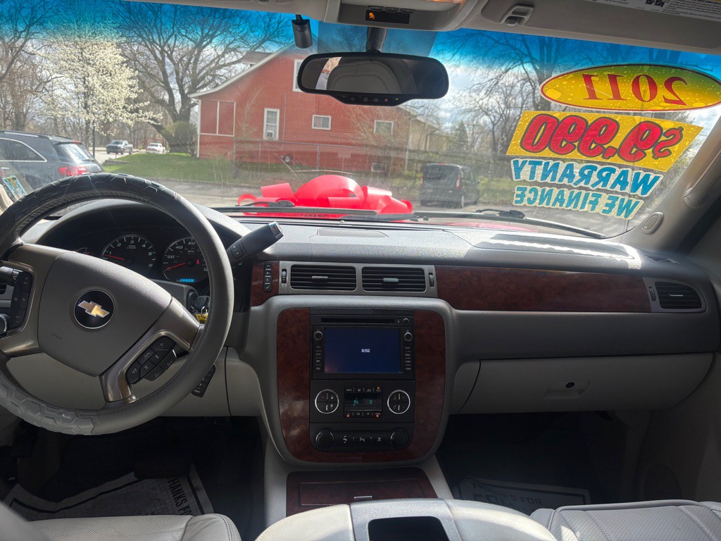 2011 Chevrolet Avalanche Image 13