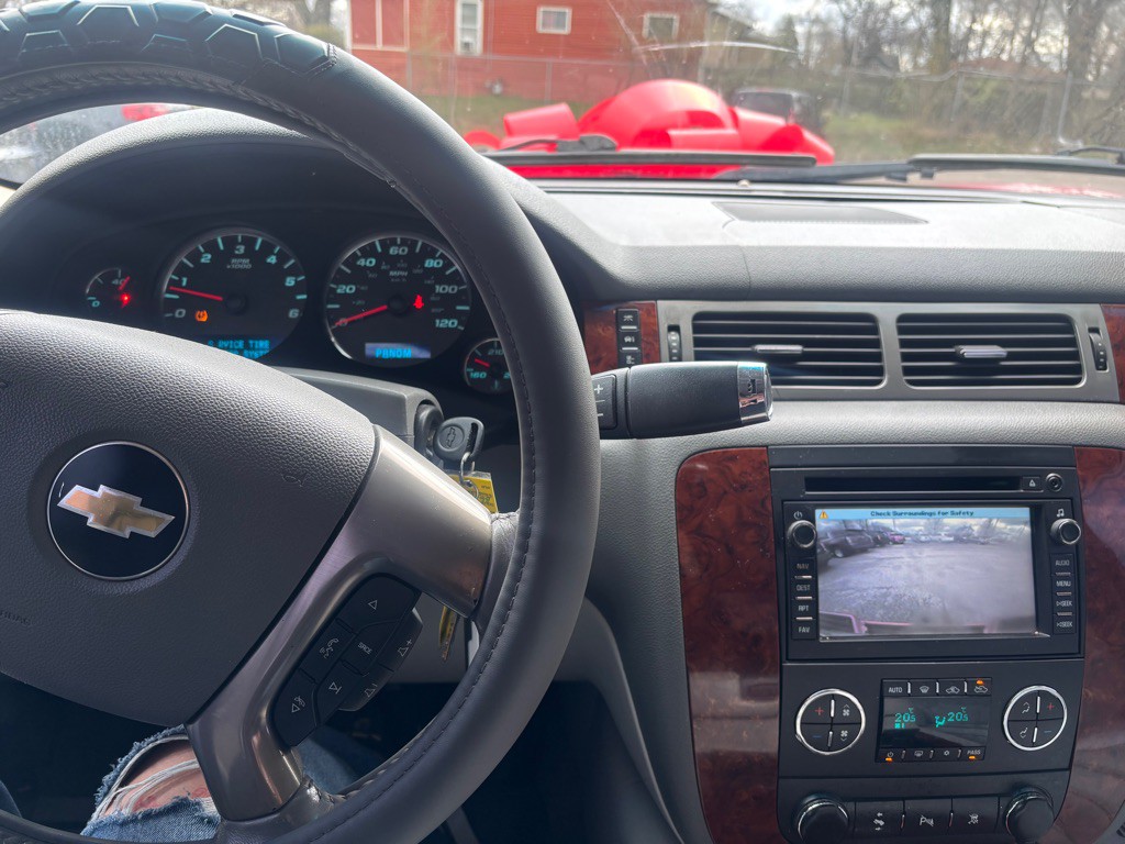 2011 Chevrolet Avalanche Image 19