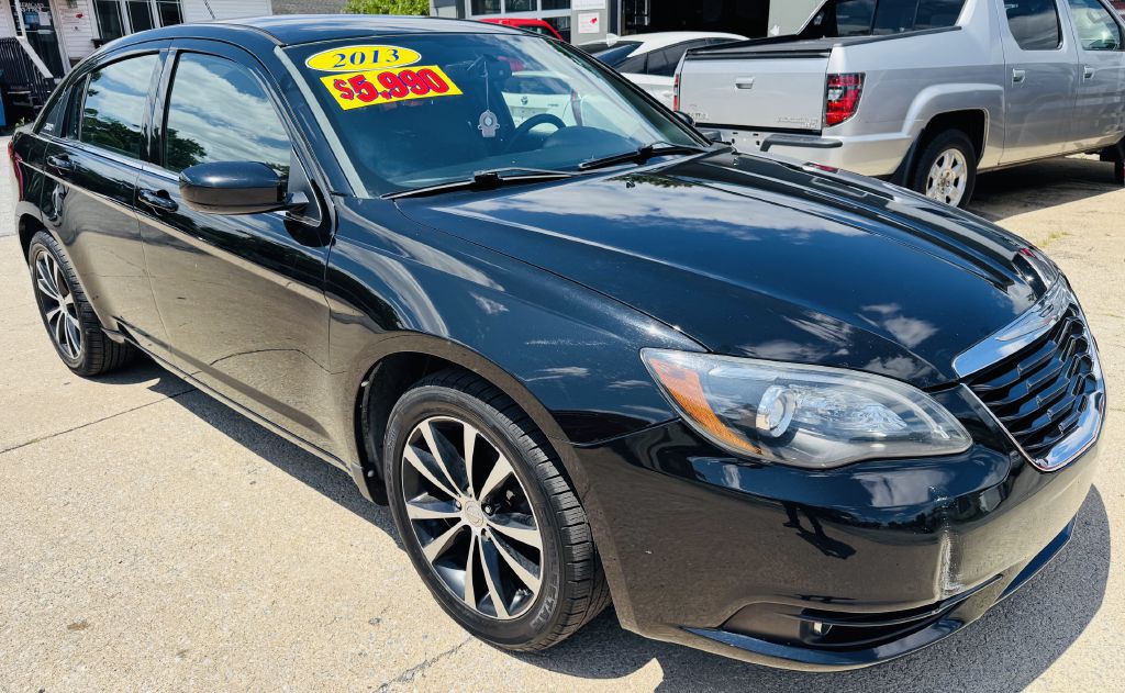 2013 Chrysler 200 Image 3