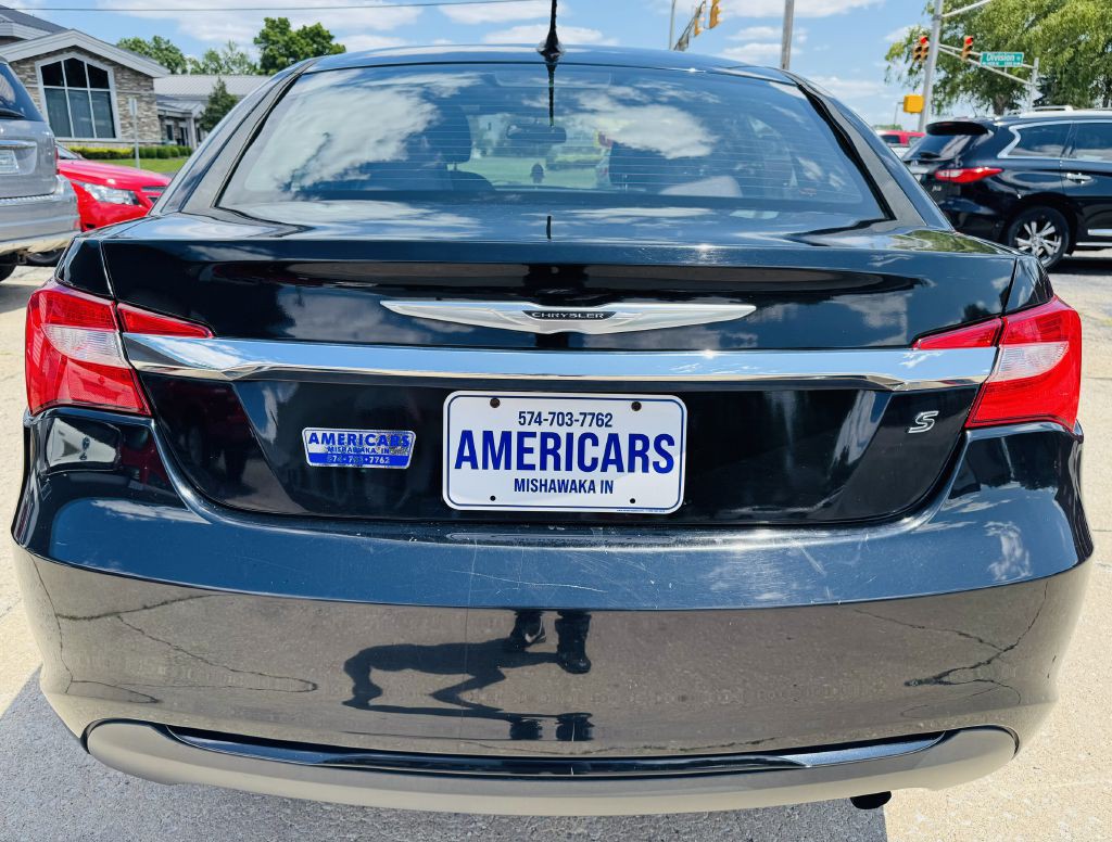 2013 Chrysler 200 Image 6