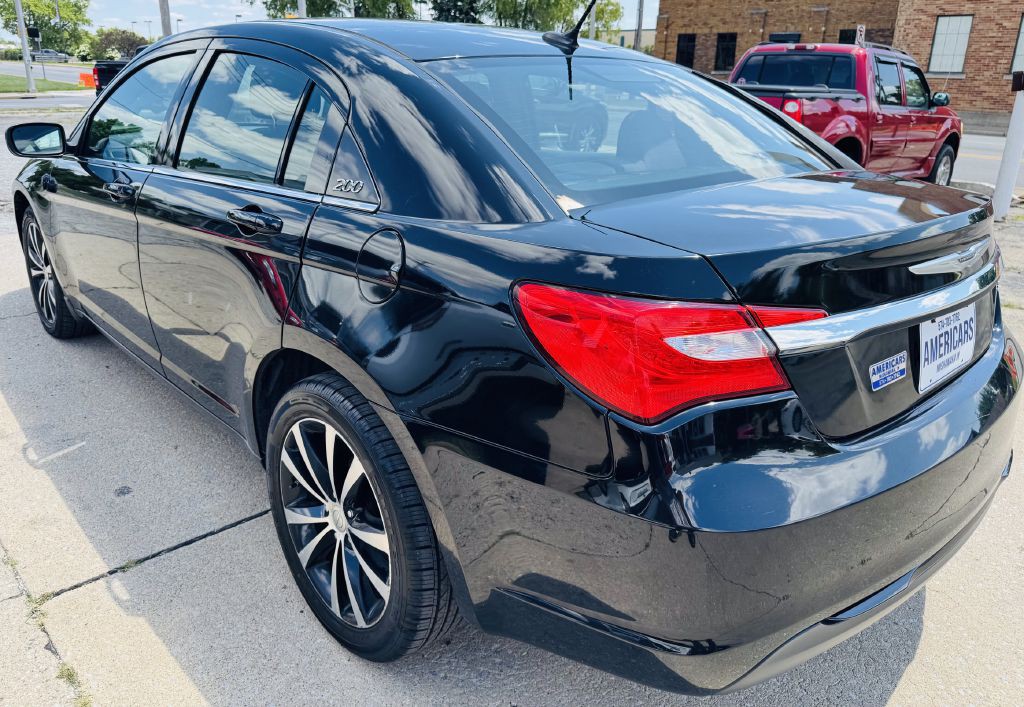 2013 Chrysler 200 Image 7