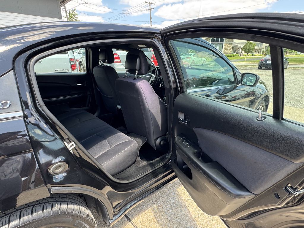 2013 Chrysler 200 Image 12