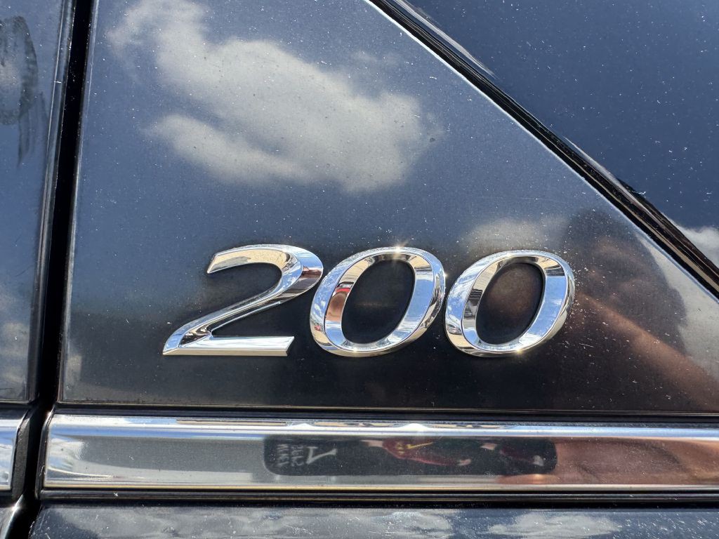 2013 Chrysler 200 Image 18