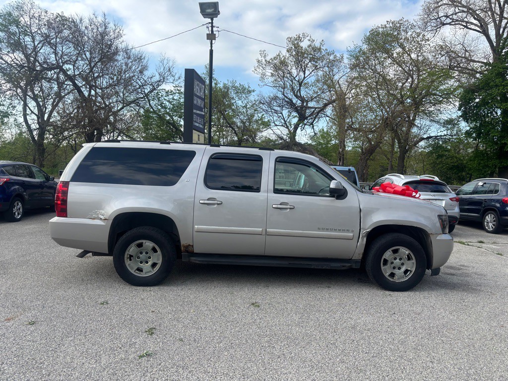2007 Chevrolet Suburban Image 4